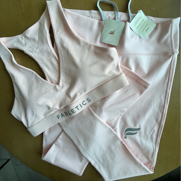 NWT Fabletics Light Pink Sports Bra and Leggings Set - Picture 5 of 6